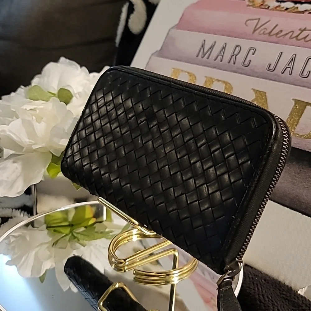 🖤Bottega Veneta Intrecciato Black Leather Zip-around Wallet🖤